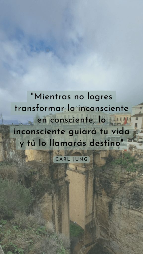 Mientras no logres transformar lo inconsciente en consciente, lo inconsciente guiará tu vida y tú lo llamarás destino - Carl Jung
